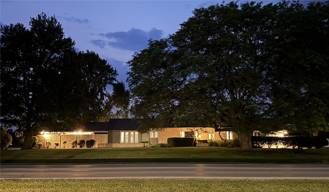 400 Country Club Rd, Mattoon, IL 61938 - ranch-style house with a front lawn