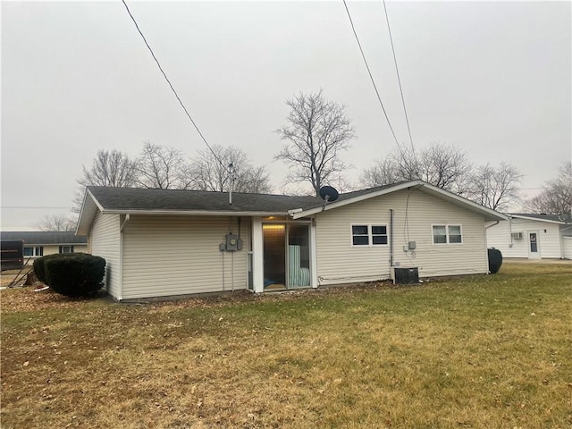 back of house featuring a yard