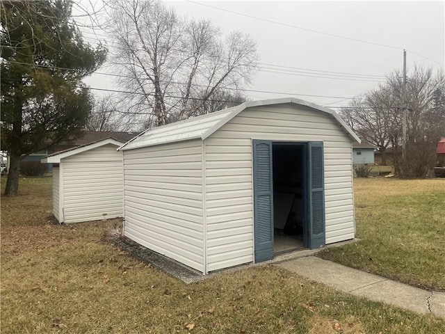 view of outdoor structure with a yard