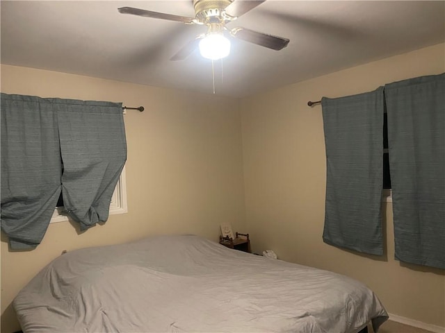 bedroom with ceiling fan