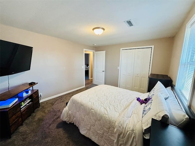 bedroom featuring a closet, carpet flooring, visible vents, and baseboards