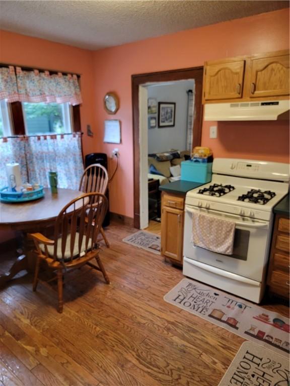 504 Sanford Ave, Nokomis, IL 62075 - photo 4