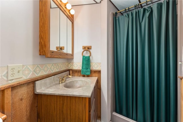 14915 N 8th Ave, Effingham, IL 62401 - full bath with vanity and a shower with curtain
