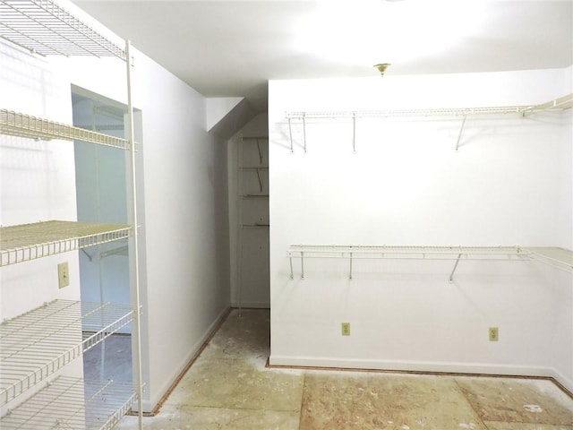 37626 Hunnington Ridge Rd, Hoopeston, IL 60942 - view of walk in closet