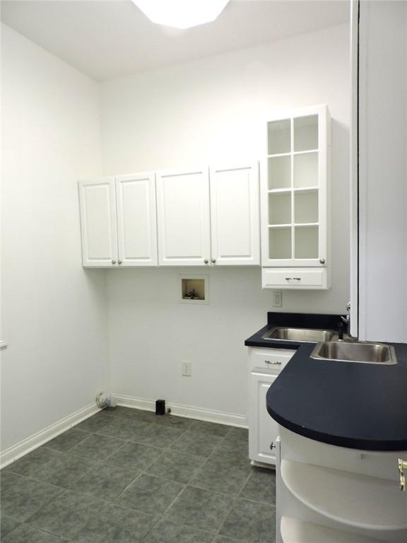 37626 Hunnington Ridge Rd, Hoopeston, IL 60942 - washroom featuring cabinet space and hookup for a washing machine