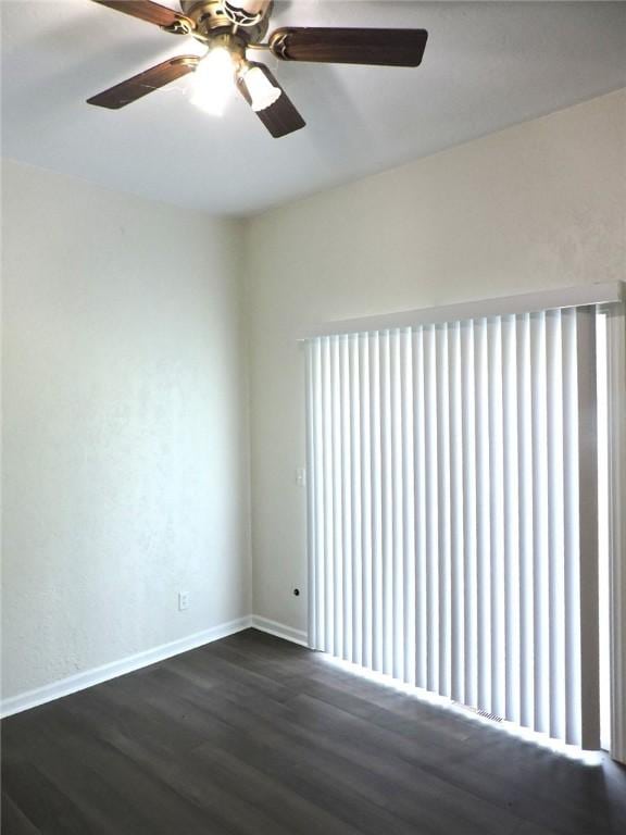 37626 Hunnington Ridge Rd, Hoopeston, IL 60942 - spare room with wood finished floors and a ceiling fan