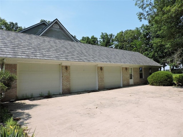 37626 Hunnington Ridge Rd, Hoopeston, IL 60942 - view of garage
