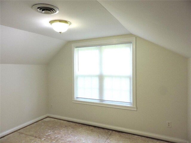 37626 Hunnington Ridge Rd, Hoopeston, IL 60942 - bonus room featuring lofted ceiling