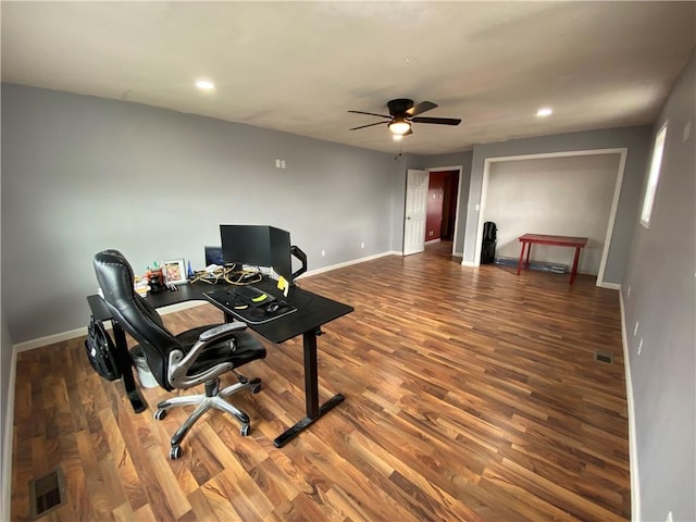 home office with recessed lighting, visible vents, ceiling fan, wood finished floors, and baseboards