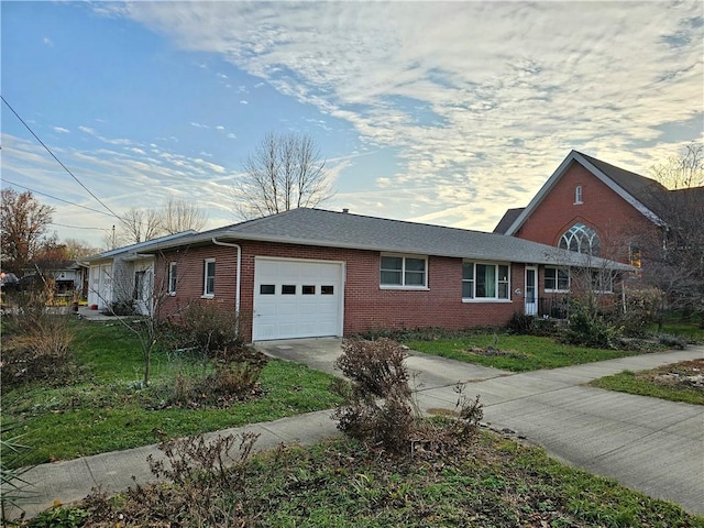 view of front of home featuring a yard and a garage