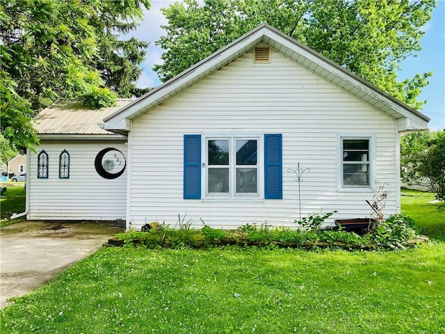 607 E Jefferson Ave, Casey, IL 62420 - view of property exterior with a lawn and metal roof