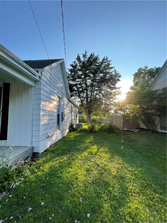 510 S 5th St, Marshall, IL 62441 - view of yard