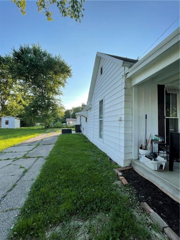 510 S 5th St, Marshall, IL 62441 - view of property exterior featuring a yard