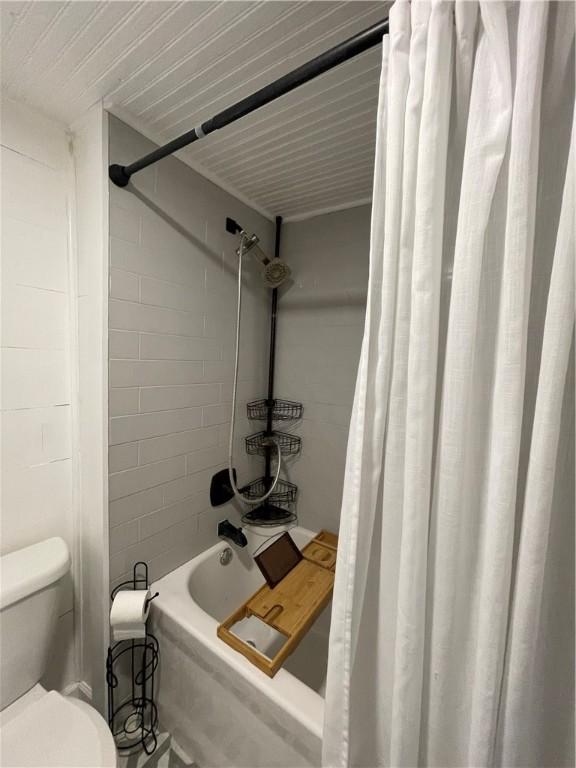 510 S 5th St, Marshall, IL 62441 - full bathroom with toilet and shower / bath combo