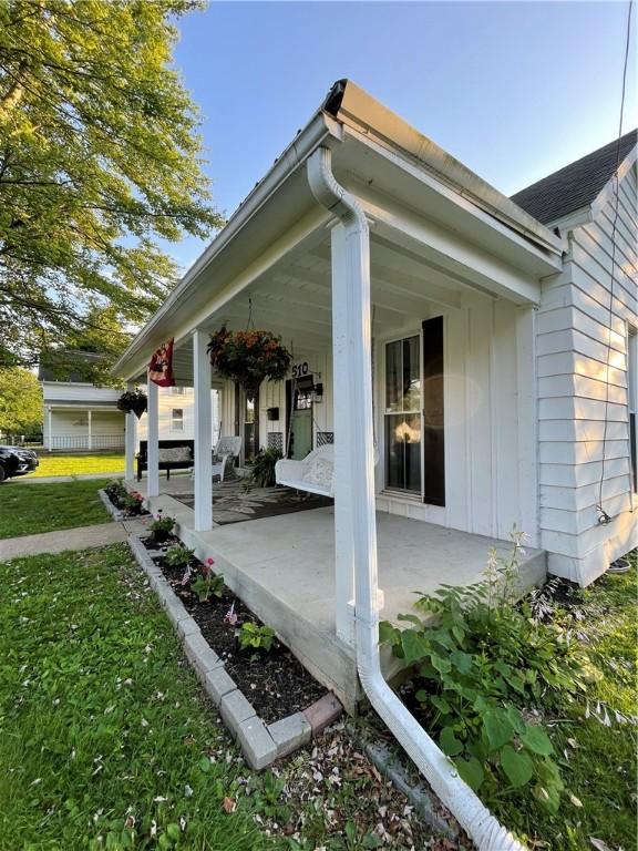 510 S 5th St, Marshall, IL 62441 - covered porch with a yard