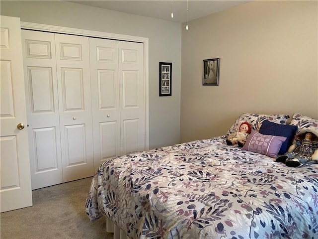 15 Fairfield Ln, Charleston, IL 61920 - carpeted bedroom with a closet