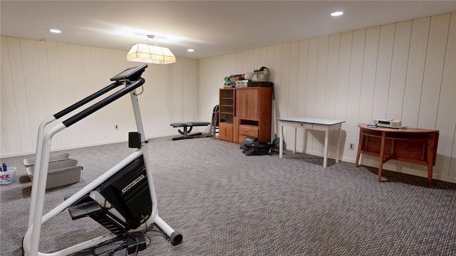 workout room with carpet flooring