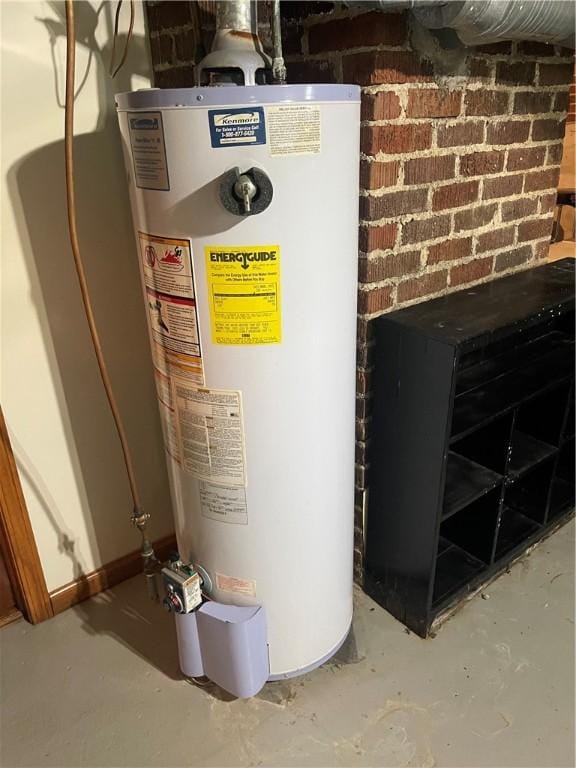105 S Lafayette St, Newton, IL 62448 - utilities featuring gas water heater