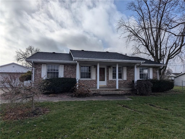 single story home featuring a front yard