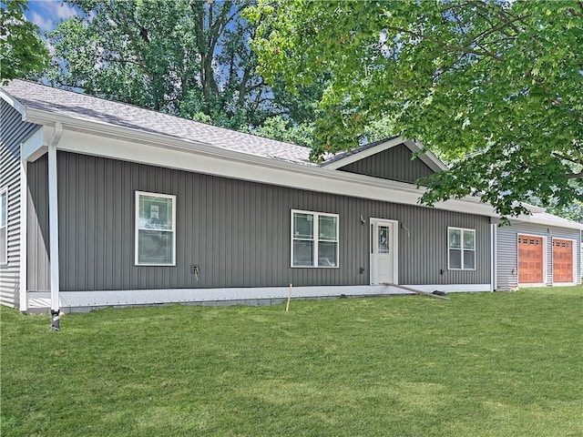 1100 Marshall Ave, Mattoon, IL 61938 - view of front facade with a front lawn and roof with shingles