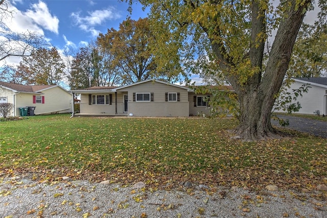 single story home with a front yard