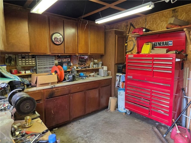 3254 Vista Dr, Danville, IL 61832 - garage with a workshop area