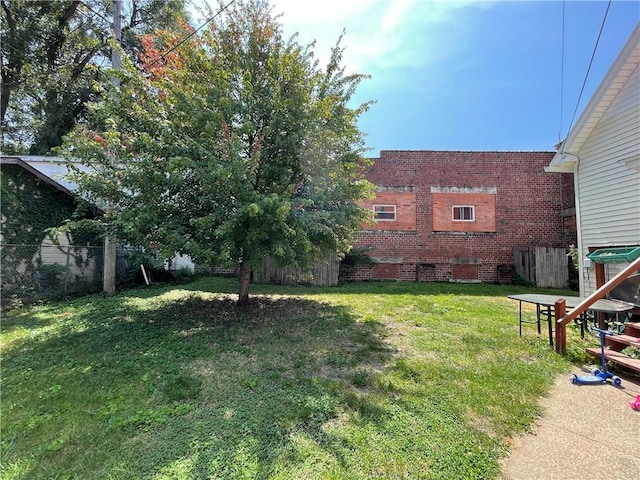 303 6th St, Charleston, IL 61920 - view of yard