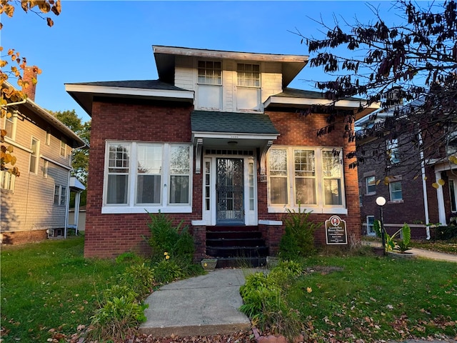 view of front of house with a front yard