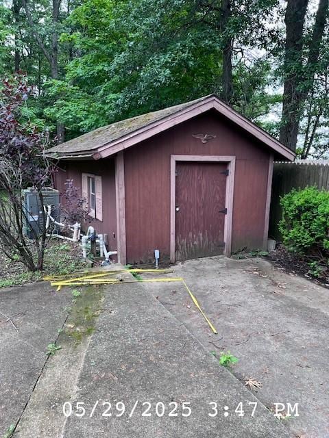 6680 John Dr, Mt Zion, IL 62549 - view of shed featuring concrete driveway