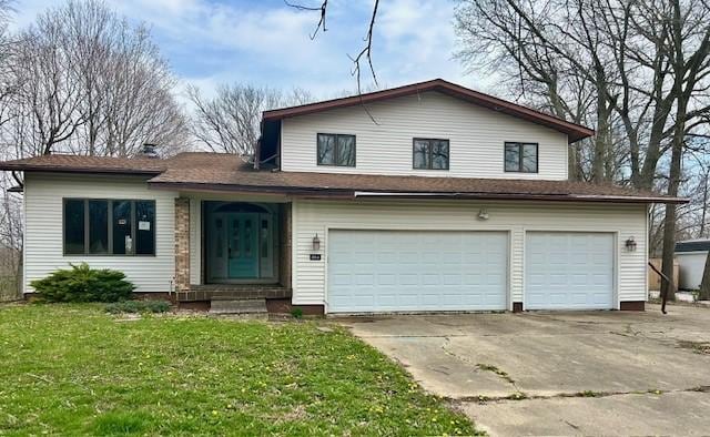 6680 John Dr, Mt Zion, IL 62549 - tri-level home featuring a garage, concrete driveway, and a front yard