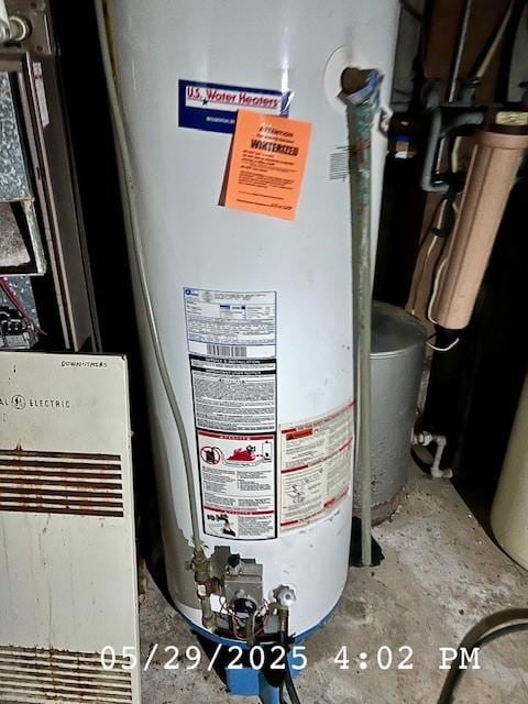6680 John Dr, Mt Zion, IL 62549 - utility room featuring water heater
