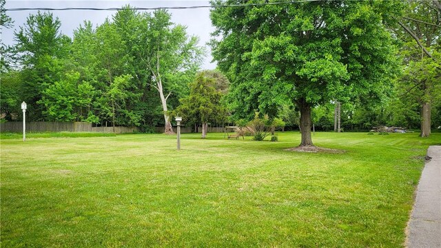 707 S Airport Rd, Decatur, IL 62521 - view of yard