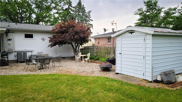 707 S Airport Rd, Decatur, IL 62521 - view of yard featuring a storage unit