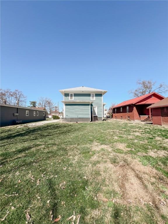 411 E Walnut St, Robinson, IL 62454 - view of yard