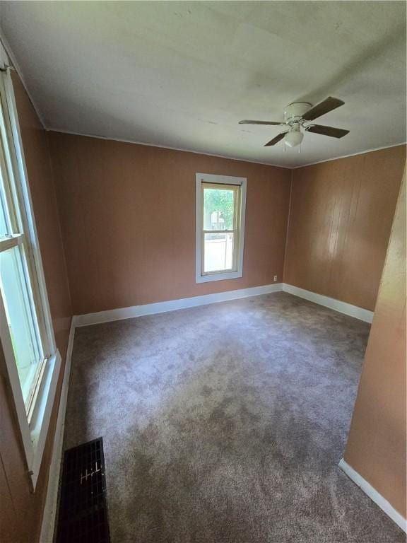 708 E Washington St, Clinton, IL 61727 - unfurnished room featuring carpet floors and a ceiling fan