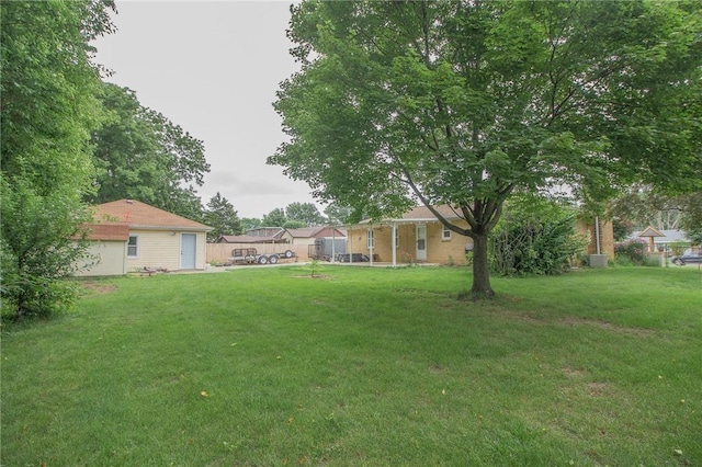 820 Oklahoma Ave, Mattoon, IL 61938 - view of grassy yard