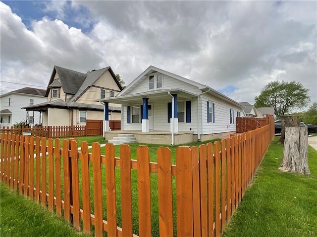 601 S Maple St, Effingham, IL 62401 - bungalow with covered porch