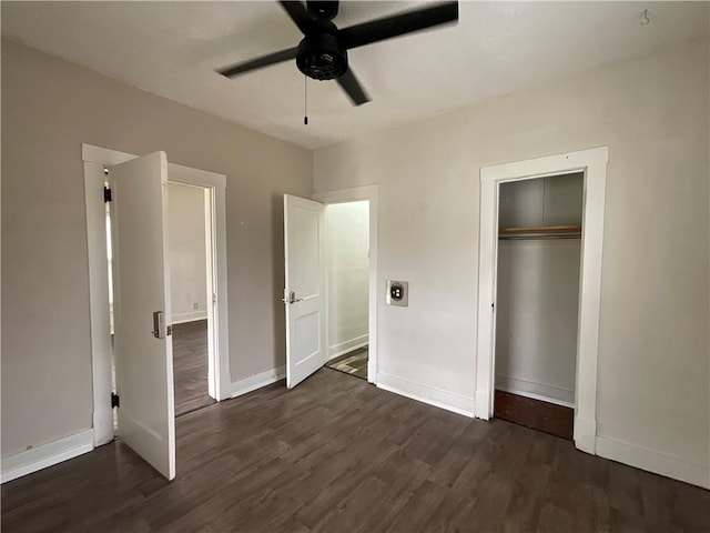 601 S Maple St, Effingham, IL 62401 - unfurnished bedroom featuring dark wood-type flooring, baseboards, and a closet