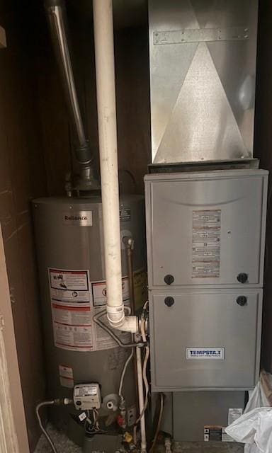 719 E Jefferson Ave, Chrisman, IL 61924 - utilities featuring water heater