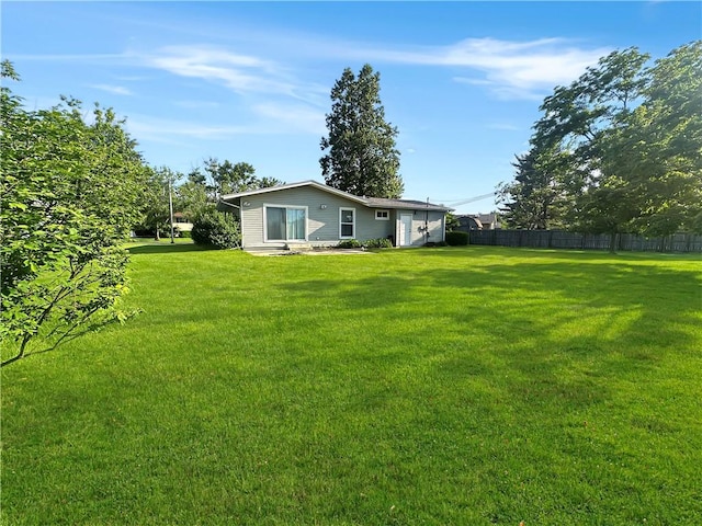 723 Kenton Dr, Charleston, IL 61920 - view of yard
