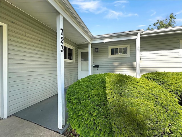 723 Kenton Dr, Charleston, IL 61920 - entrance to property featuring covered porch