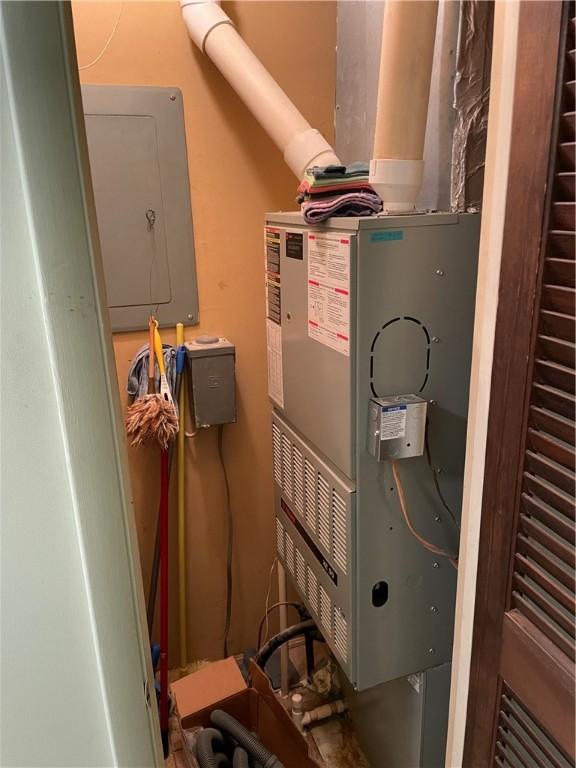 1101 Robinwood Dr, Robinson, IL 62454 - utilities with heating unit