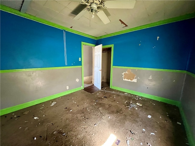 unfurnished bedroom featuring ceiling fan