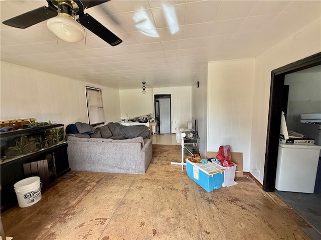living area featuring washer / clothes dryer and a ceiling fan