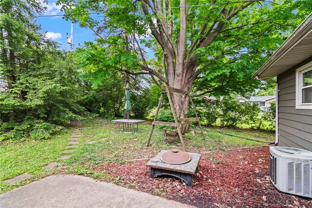 317 Holiday Dr, Decatur, IL 62526 - view of yard with cooling unit