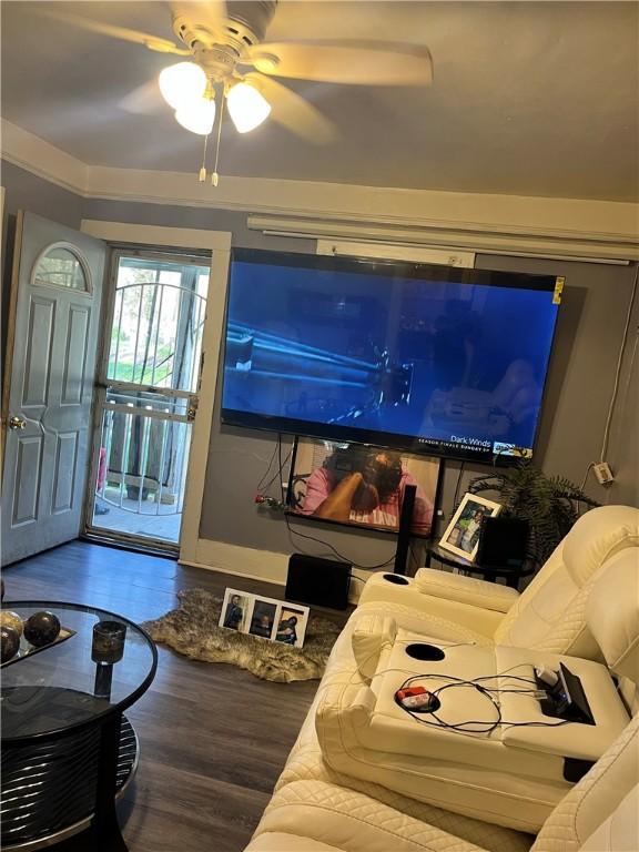 625 S Jackson St, Decatur, IL 62521 - living area with wood finished floors and ceiling fan