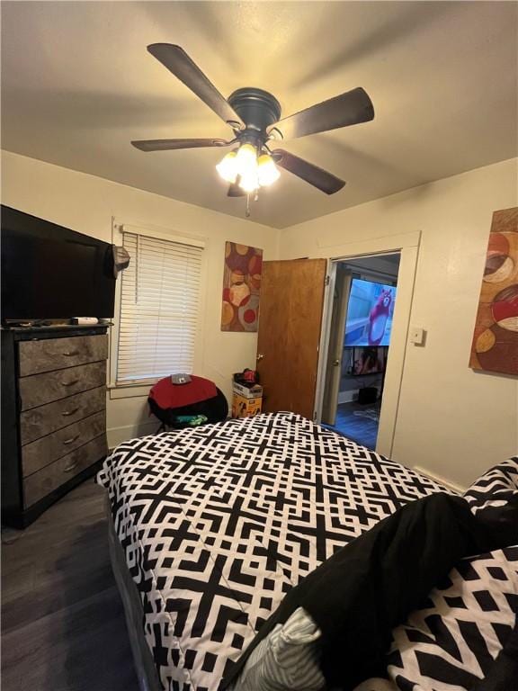 625 S Jackson St, Decatur, IL 62521 - bedroom with wood finished floors and a ceiling fan