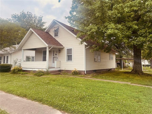 202 Elm St, Saint Elmo, IL 62458 - bungalow-style house featuring a front lawn, a shingled roof, and covered porch