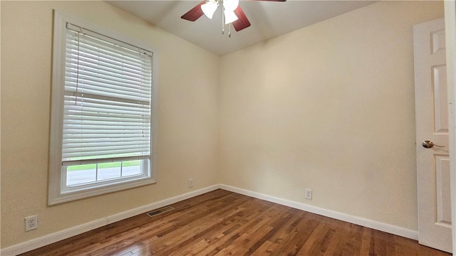 1009 E Grove Pl, Effingham, IL 62401 - unfurnished room with baseboards, wood finished floors, and ceiling fan