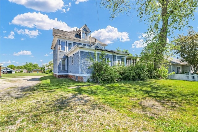 426 W Madison St, Paris, IL 61944 - view of home's exterior